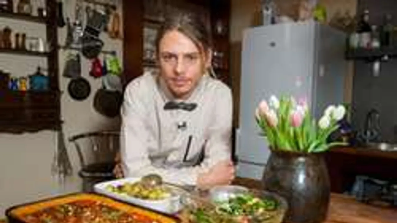 Rengeteg támadás éri mássága miatt a magyar tévést