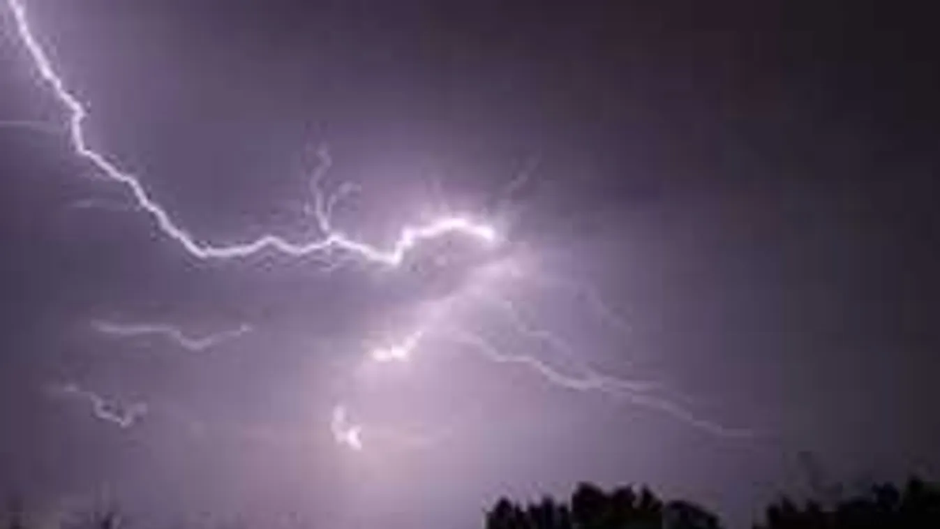 Lecsapott a vihar a turistákra: meghalt egy férfi Csarnóházán