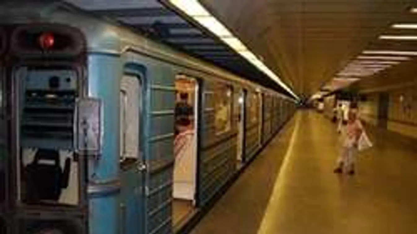 Kiürítés a Kálvin téren: rejtélyes körülmények közt állt le a metró