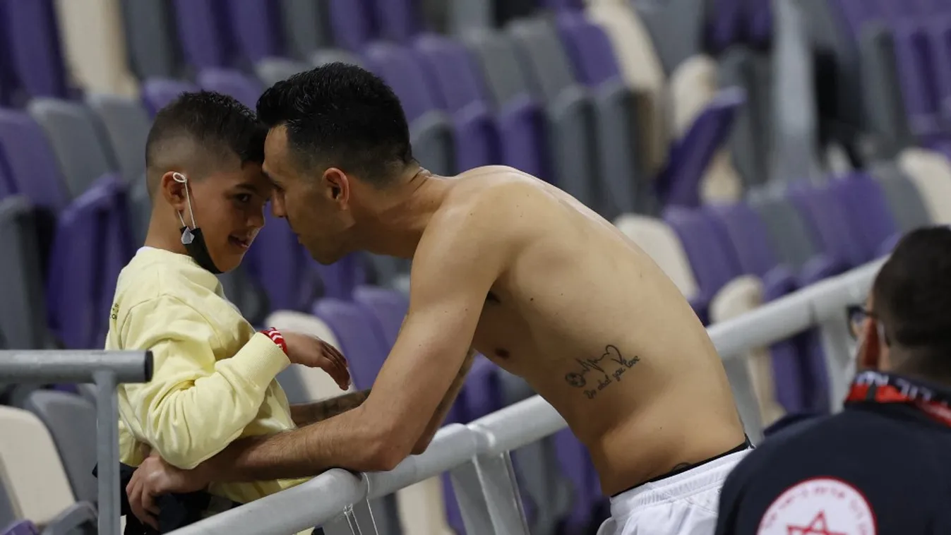 Zahavi és egyik fia nemrég a Dánia elleni vb-selejtezőn