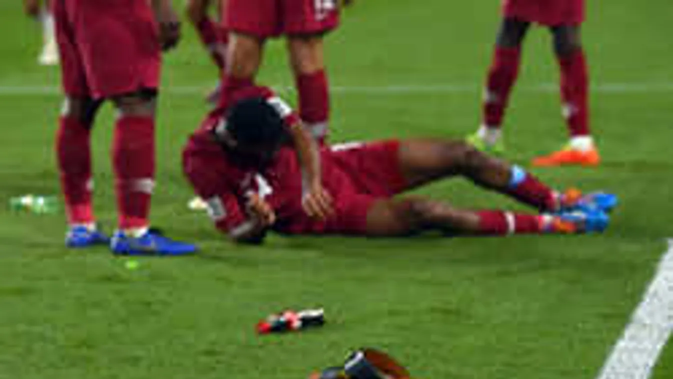 Botrányba fulladt a focimeccs, elborult a szurkolók agya