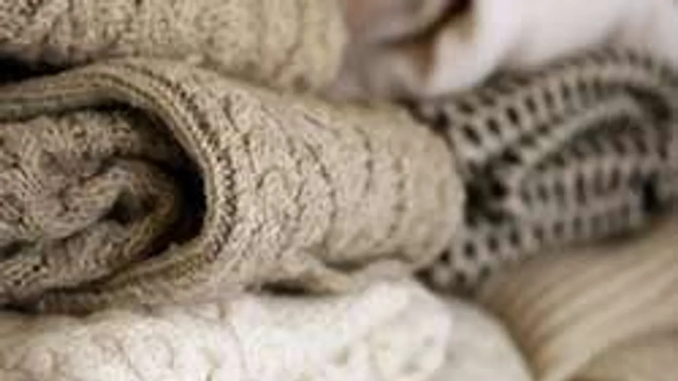 Nem férsz el a szekrényben a pulcsiktól! Mutatjuk, hogy tárold őket!