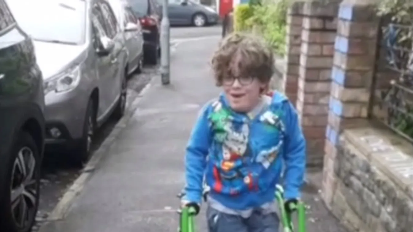 Saját korlátait ledöntve szállt harcba a koronavírus ellen a hatéves kisfiú -videó