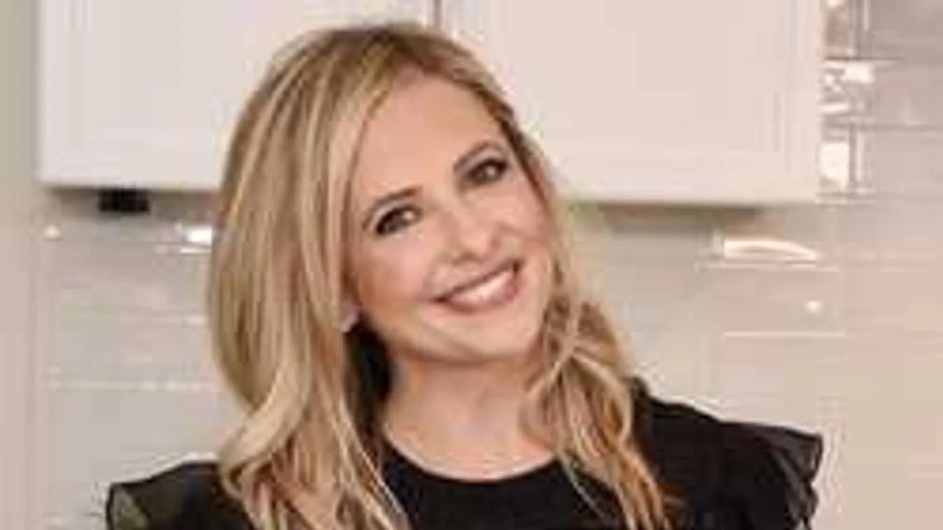 Kilakkoztatta fia körmeit, pokolra kívánják a színésznőt