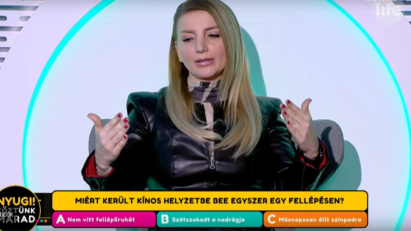 Áttetsző tangát villantott a színpadon: Szétrepedt a magyar énekesnő nadrágja