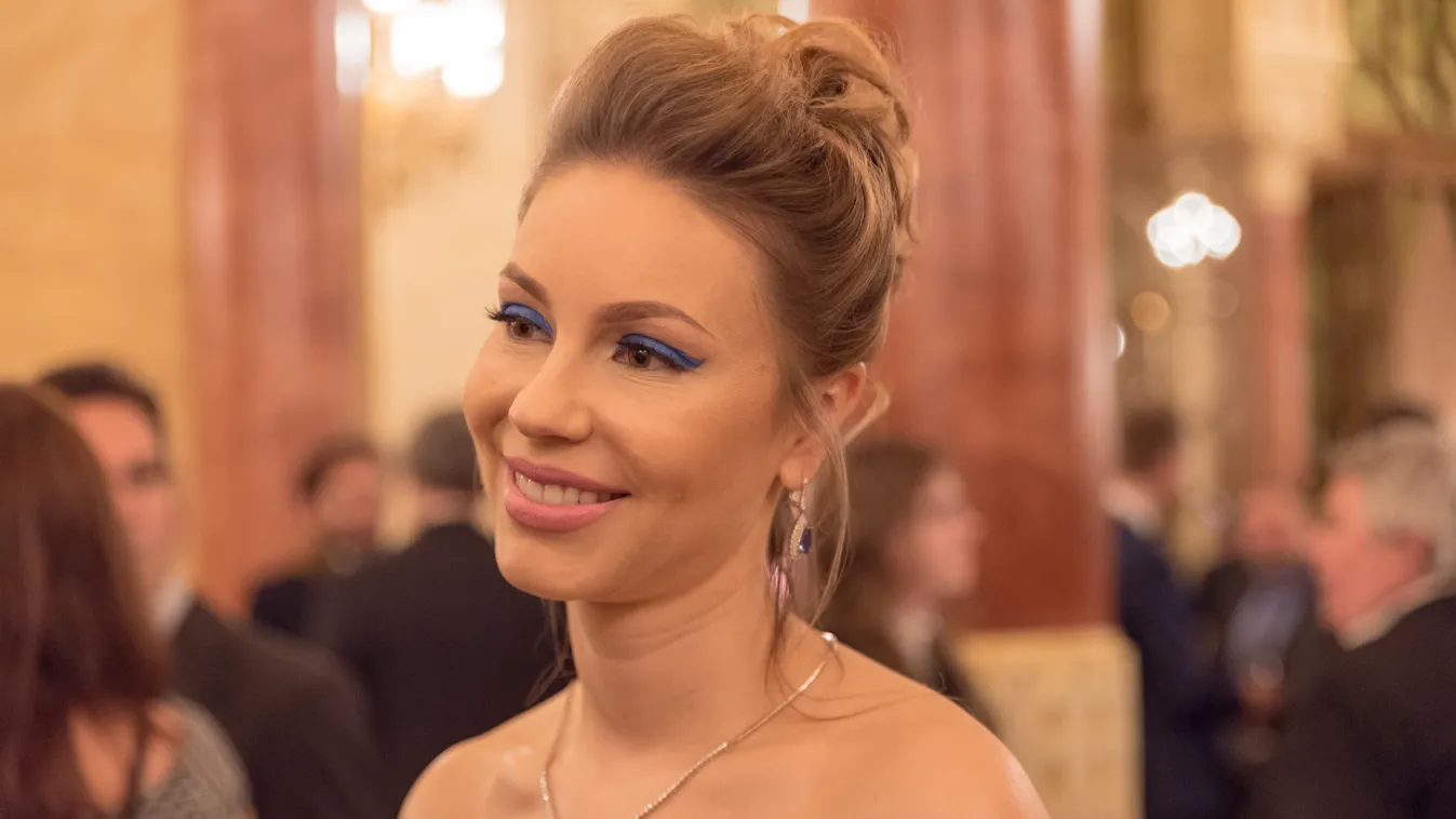 Aranyba borult Csősz Bogi, ismét megvillantotta a tökéletes testét