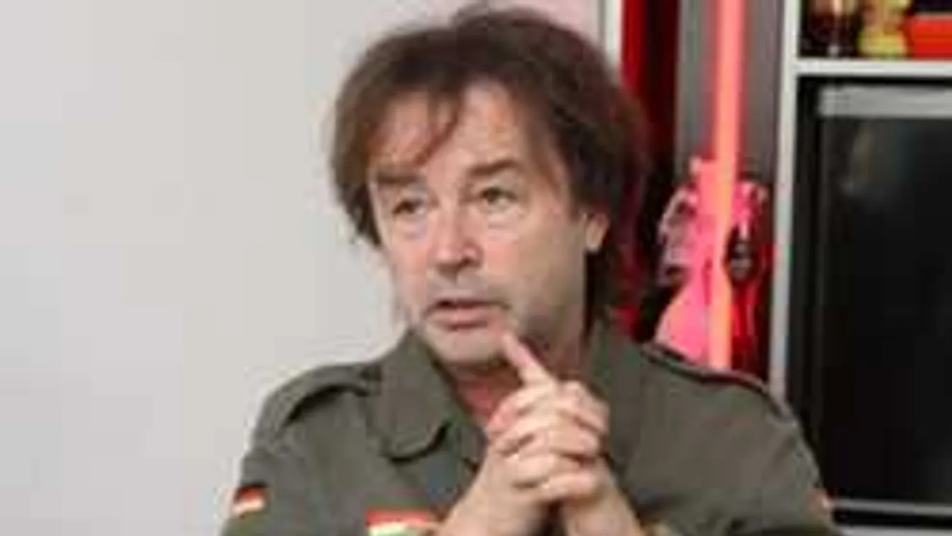 Aljas módon visszaéltek Szikora Robi nevével