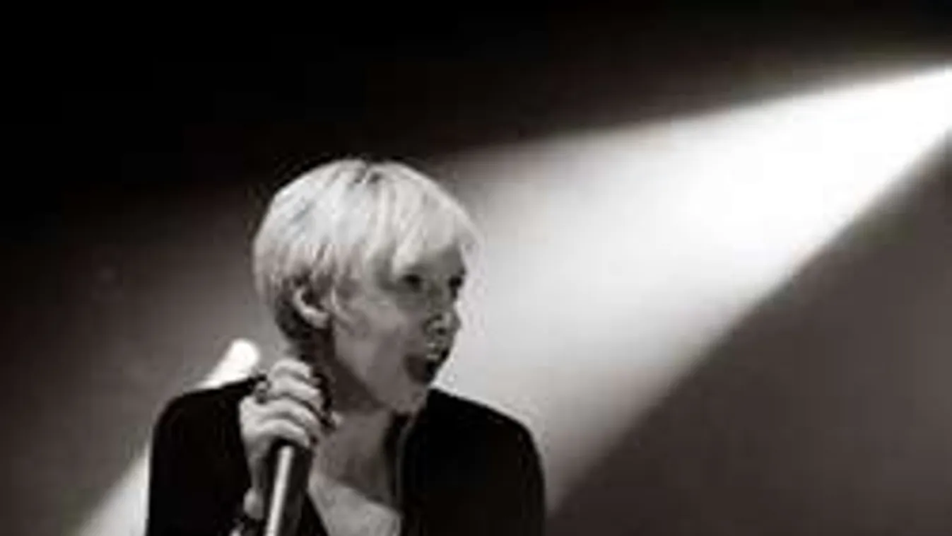 Csoda történt a nővel, akit hatszor lőttek le a párizsi terroristák