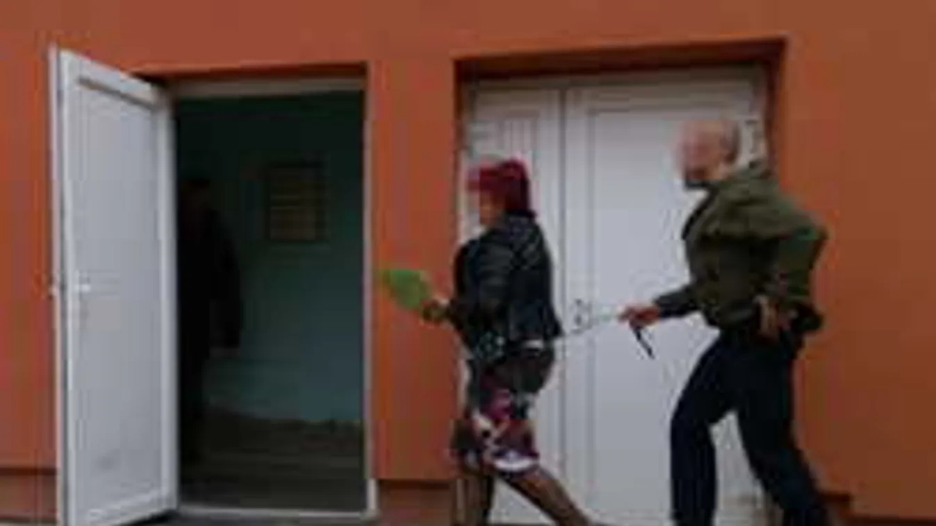 Kiderült Bróker Marcsi titka! Így csalta ki a pénzt...