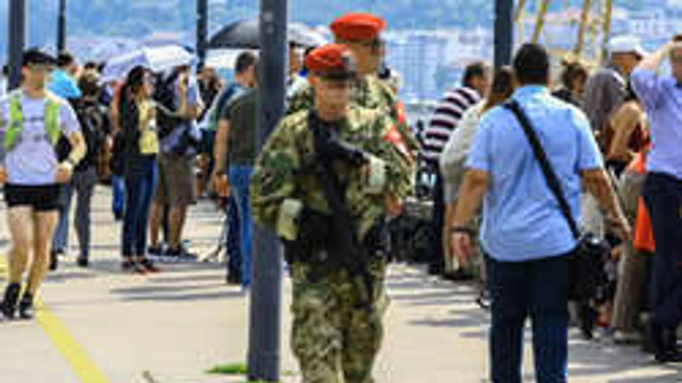 Fotók a helyszínről, vajon mit keresnek kommandósok a Margit hídnál?