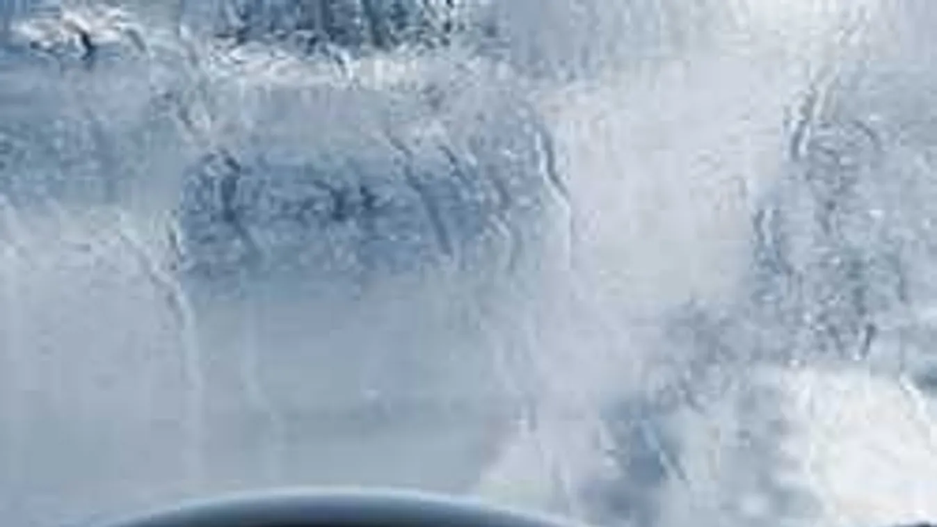 Párásodik a kocsid ablaka? Ezek a trükkök segítenek!