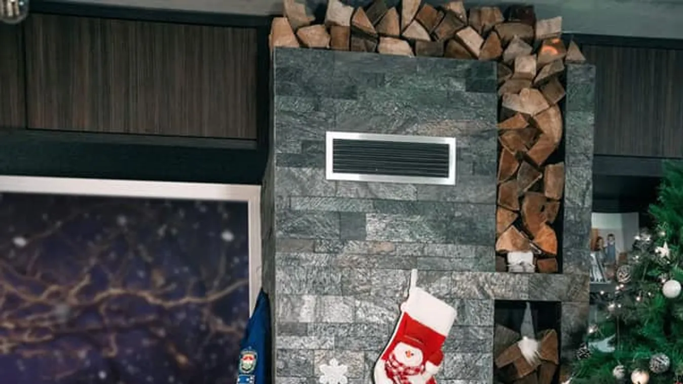 Csúnyapulcsiba öltözteti az embereket a rendőrség