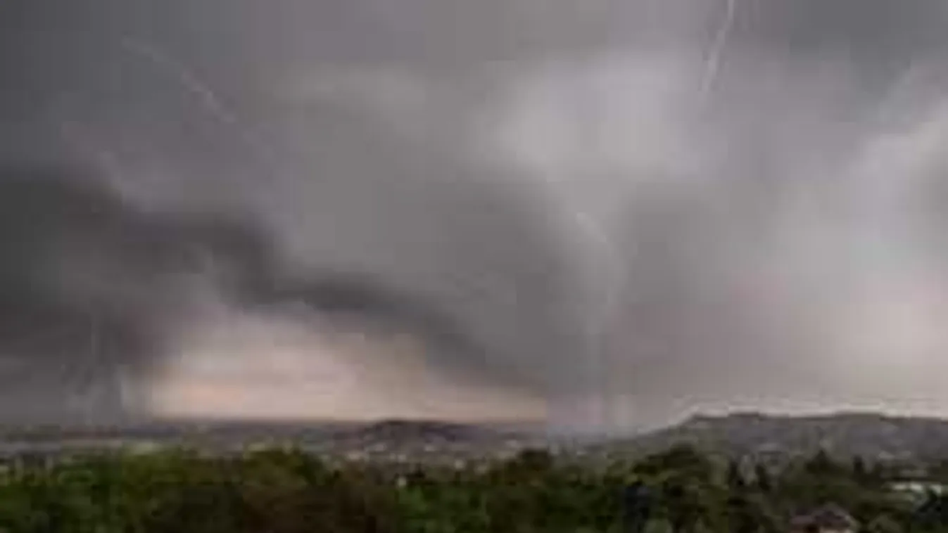 Rémisztő előrejelzés: Szélviharral kísért felhőszakadás tart felénk