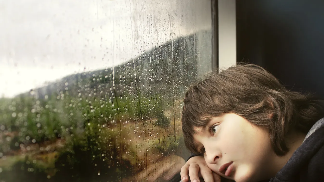 Brutális: Erre kényszerítette az ötéves kisfiút az elmebeteg nő