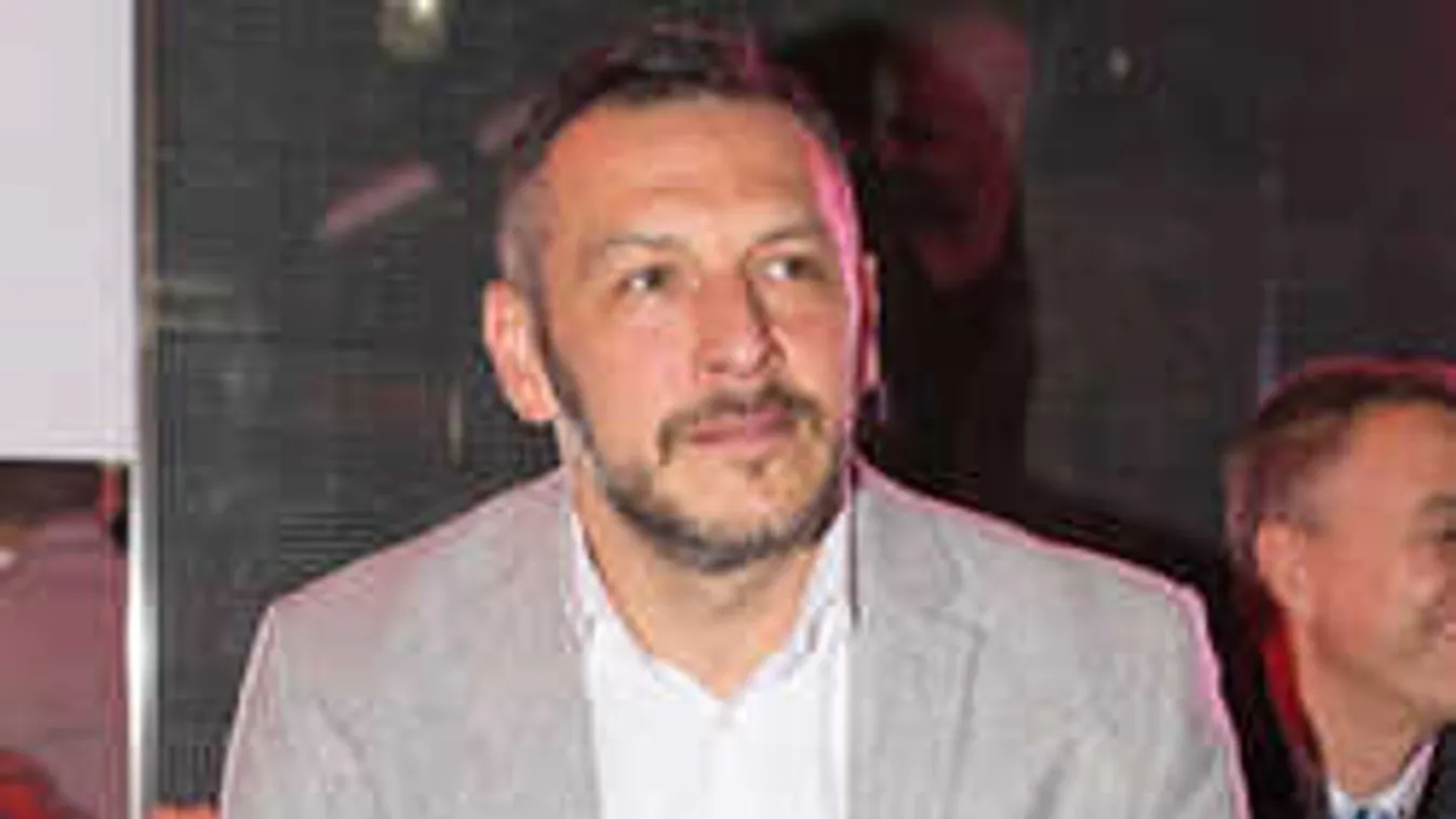 Szomorú hír: Családtagját gyászolja az ismert magyar zenész