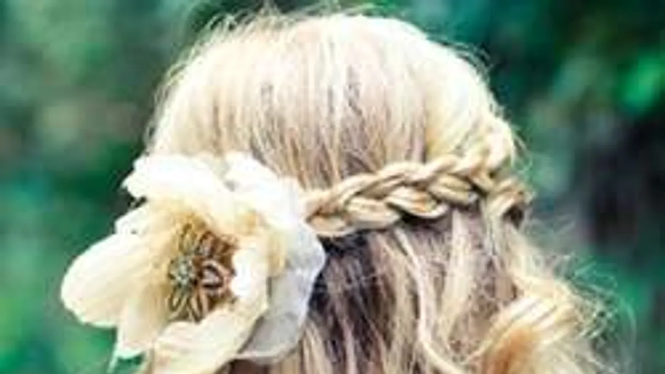 Bolondítsd virággal a tincseidet! Így legyél egyszerűen szexi