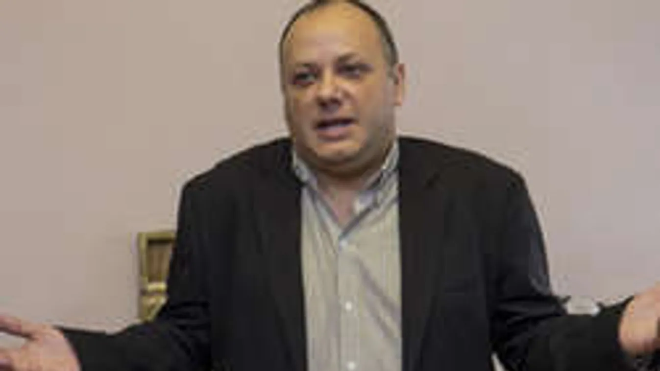 Újabb négy év sitt vár Damura?