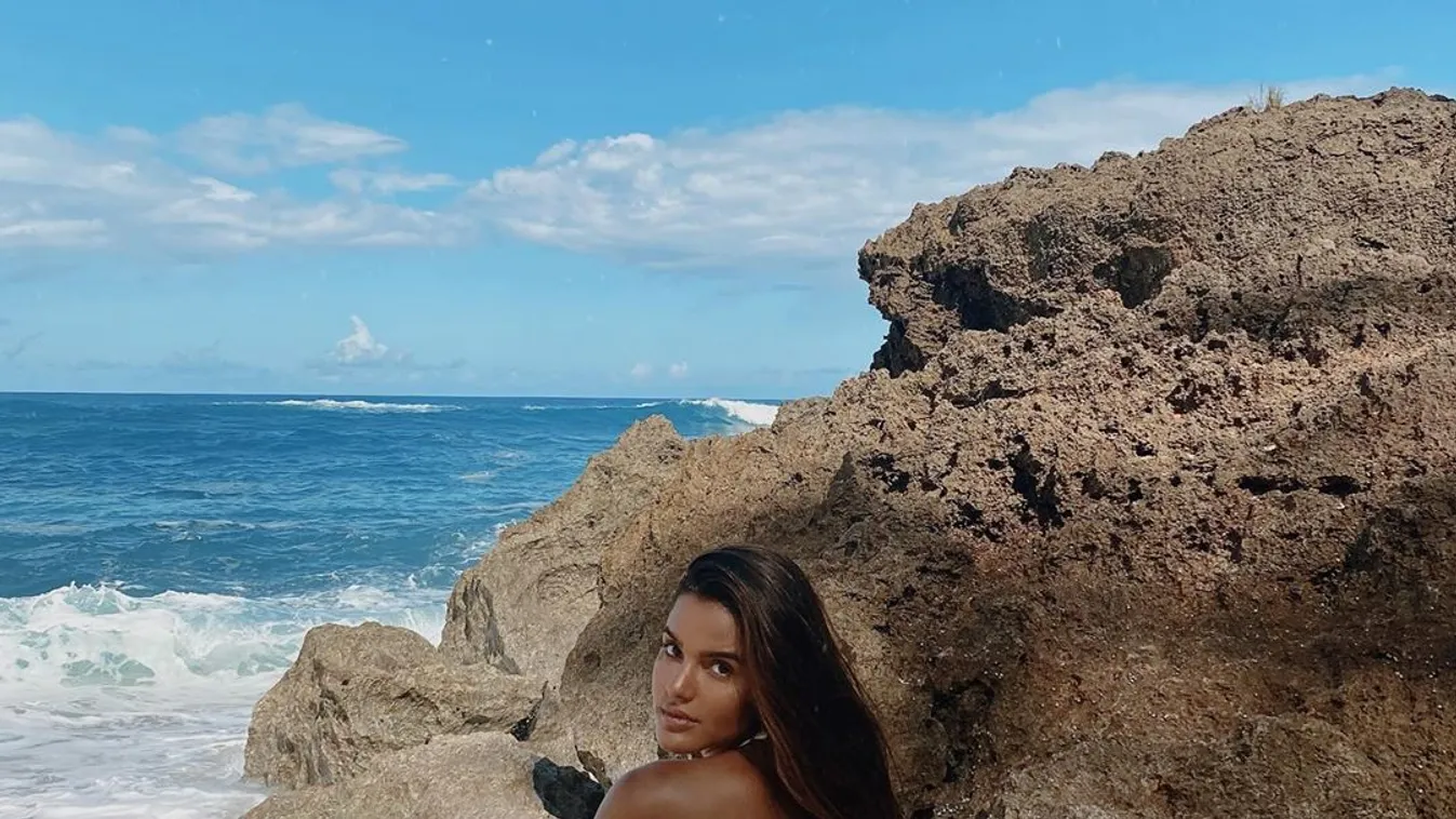 Pucéran szaladgált két barátnő a parton! Levideózták őket