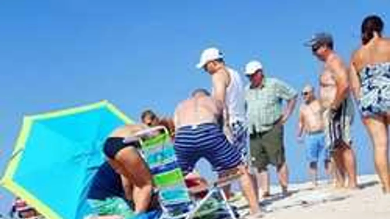 Borzalmas dolog történt a strandon napozó nővel, helyszíni fotók
