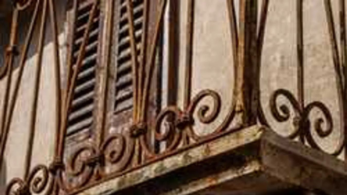 Rejtélyes eset, szomszédok bukkantak az érsekújvári férfi holttestére