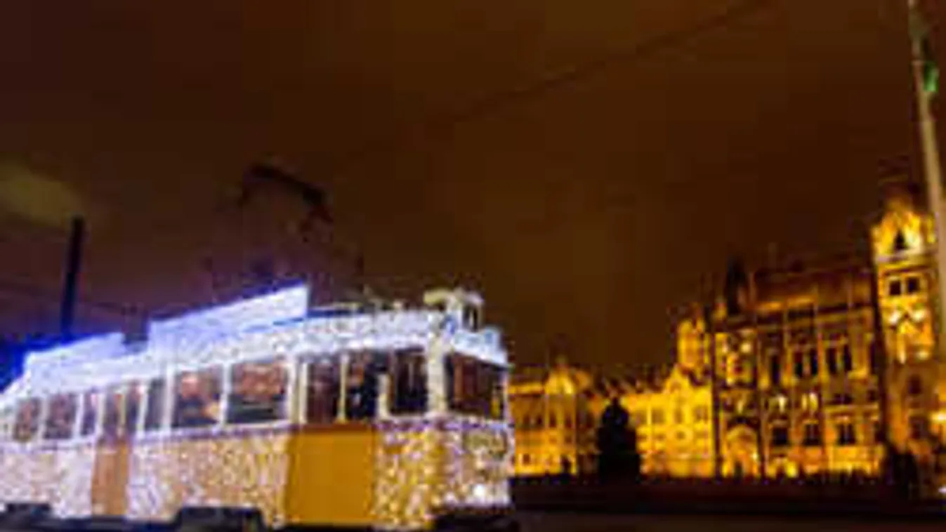 Újra az utcákon Budapest híres karácsonyi látványossága