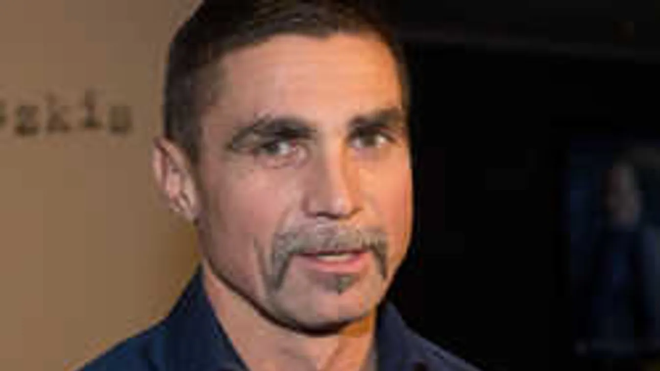 Erre nem számított: Fegyveres támadt a Viszkisre