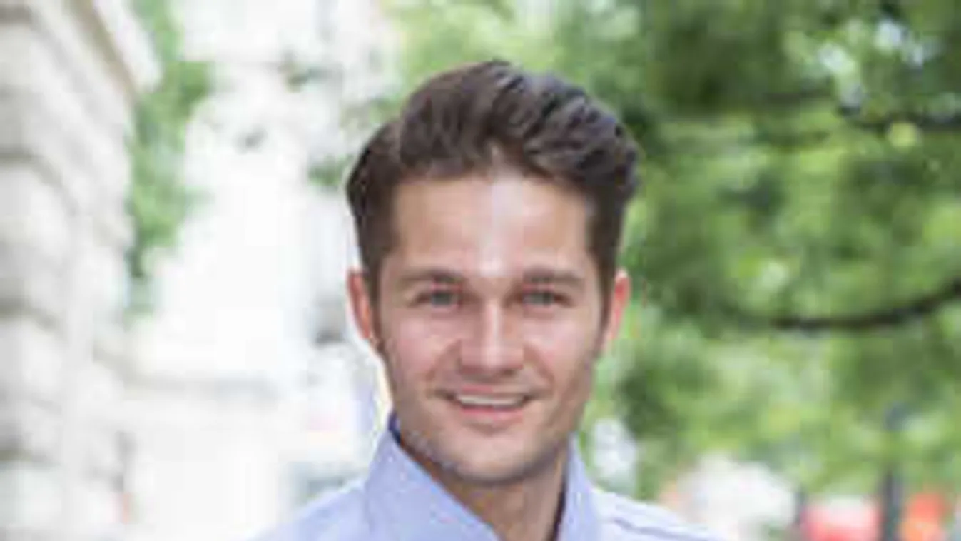 Furcsa felmondás: Ezért távozik az Operettből a fiatal magyar színész