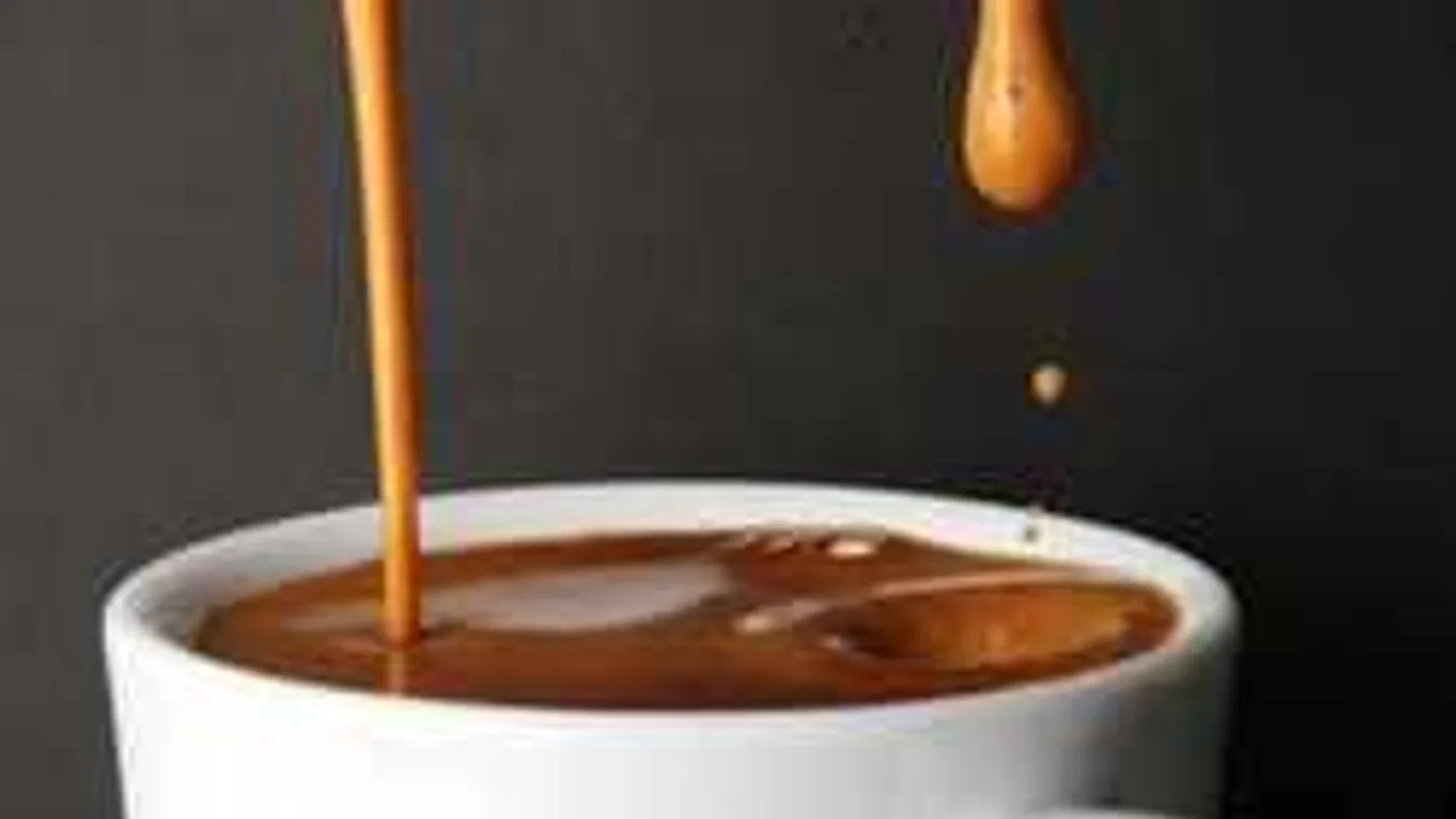 Ezt műveli a nők testével napi 4 csésze feketekávé