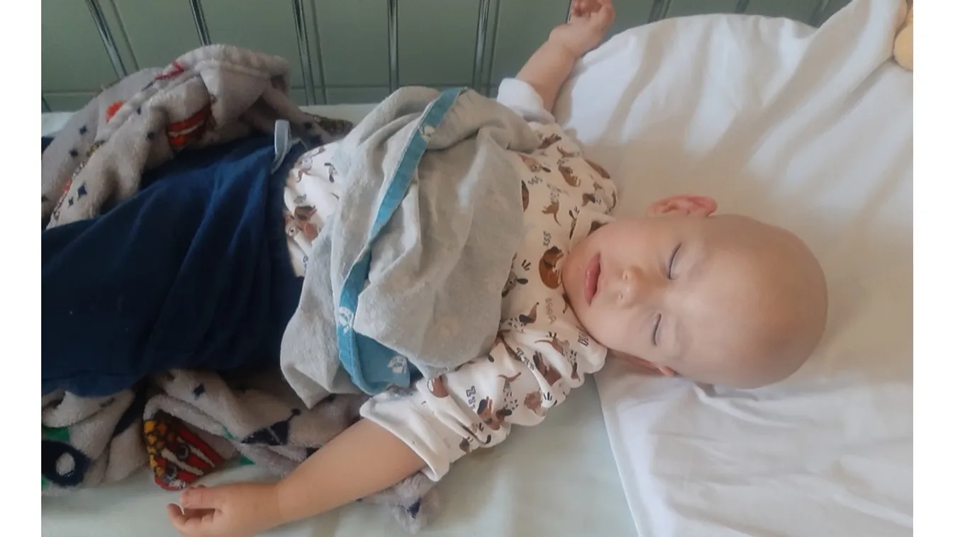 Szívszorító: súlyos betegséggel vív a másfél éves Lackó