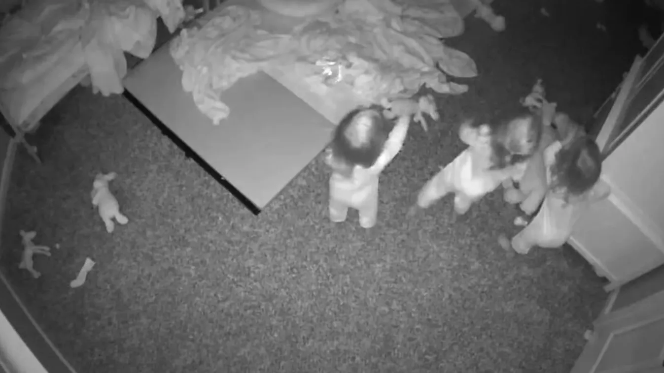Sokkot kapott az anyuka: kamera rögzítette a gyerekszobában feltűnő szellemet – videó