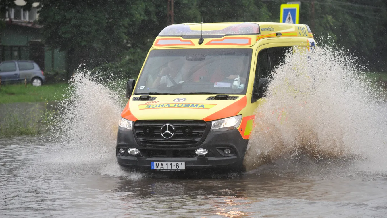 Jégeső, kidőlt fák és villámárvizek: alaposan elverte az országot a zivatar -fotók