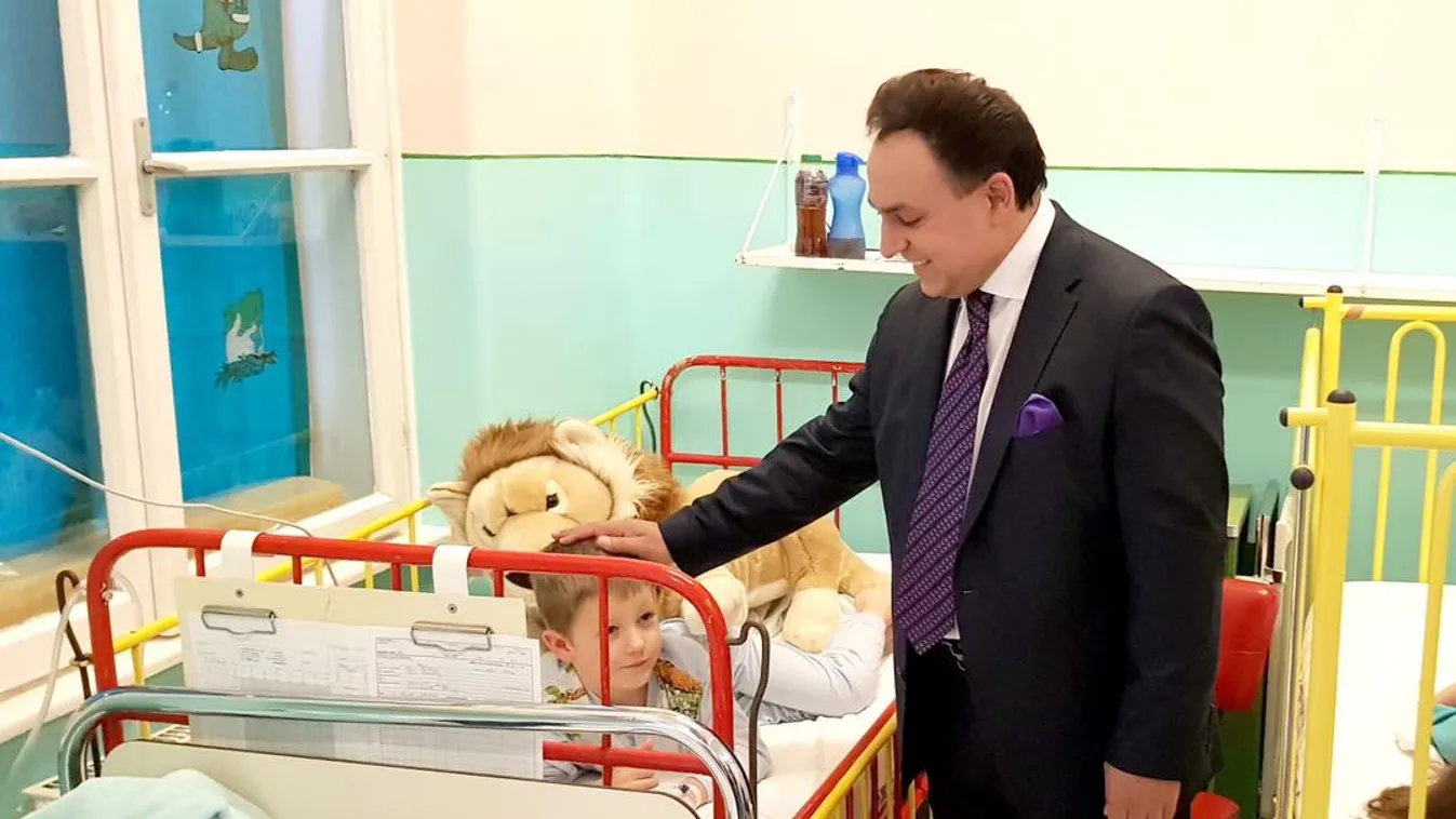 Nagy értékű orvosi műszert adományozott Mága Zoltán