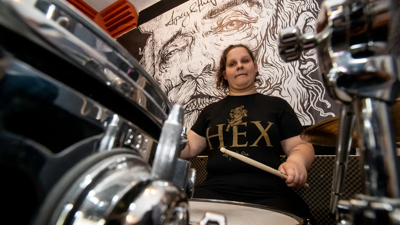 „Akkor nem döbbennek le, hogy vak vagyok...” – nem lát, de dobolni tanul Mirella