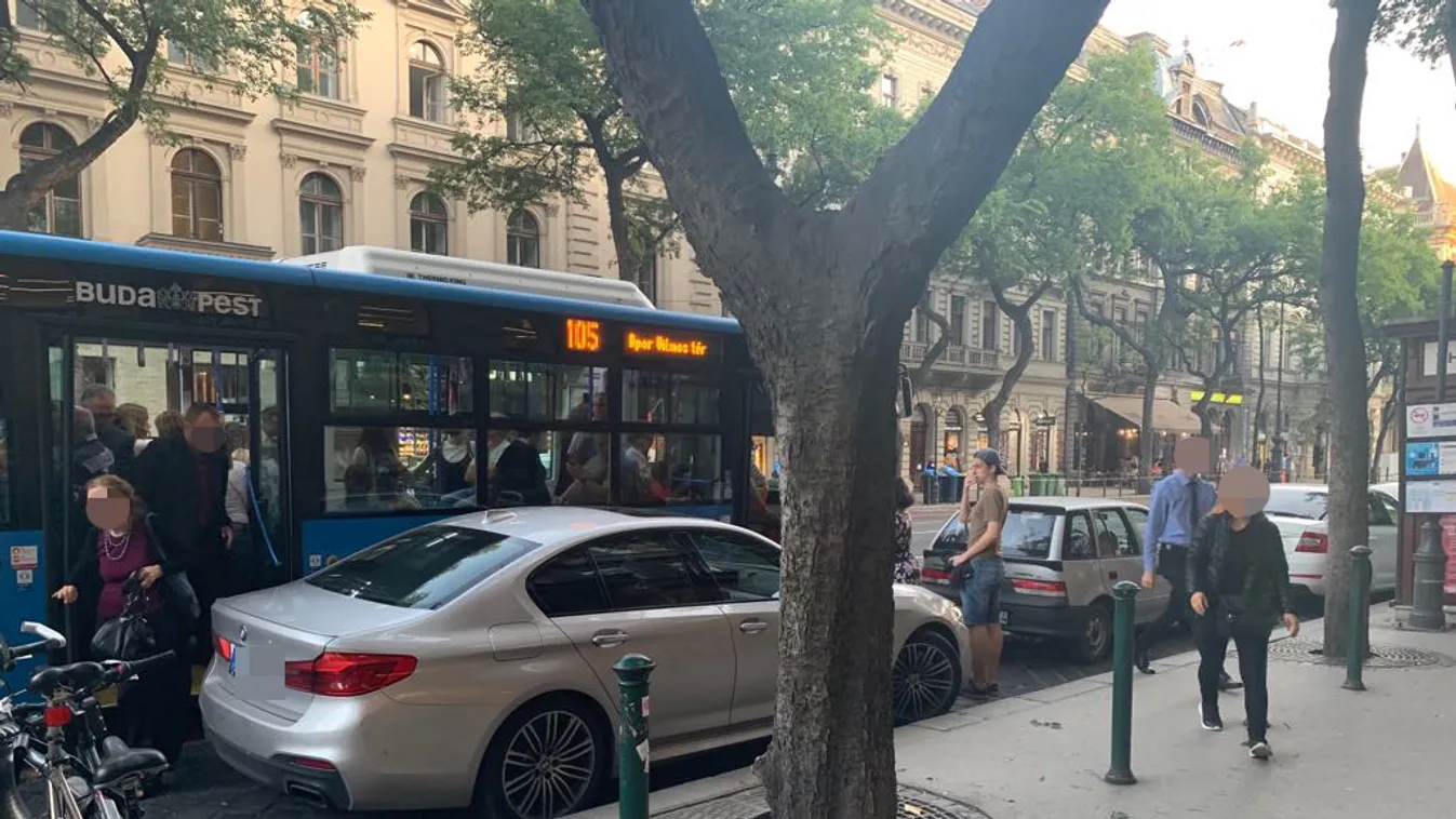 Így veszélyeztetik az Andrássy úton közlekedőket a tahó autósok