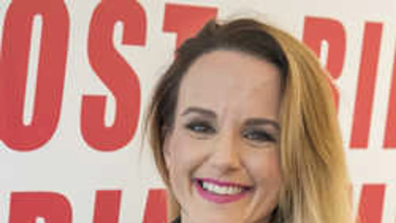 Először posztolt gyönyörű ikreiről a magyar sztárénekesnő