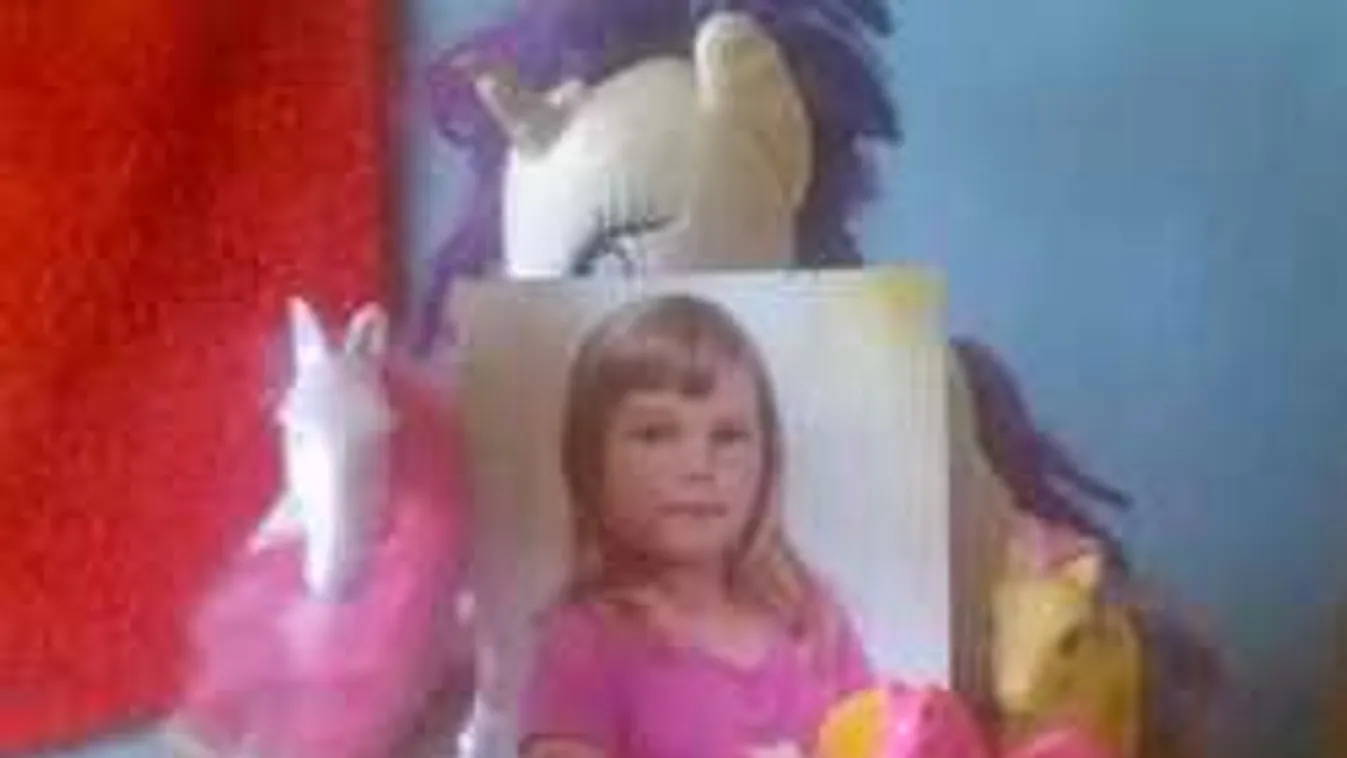 Szívszorító részletek a meggyilkolt sólyi kislány temetéséről