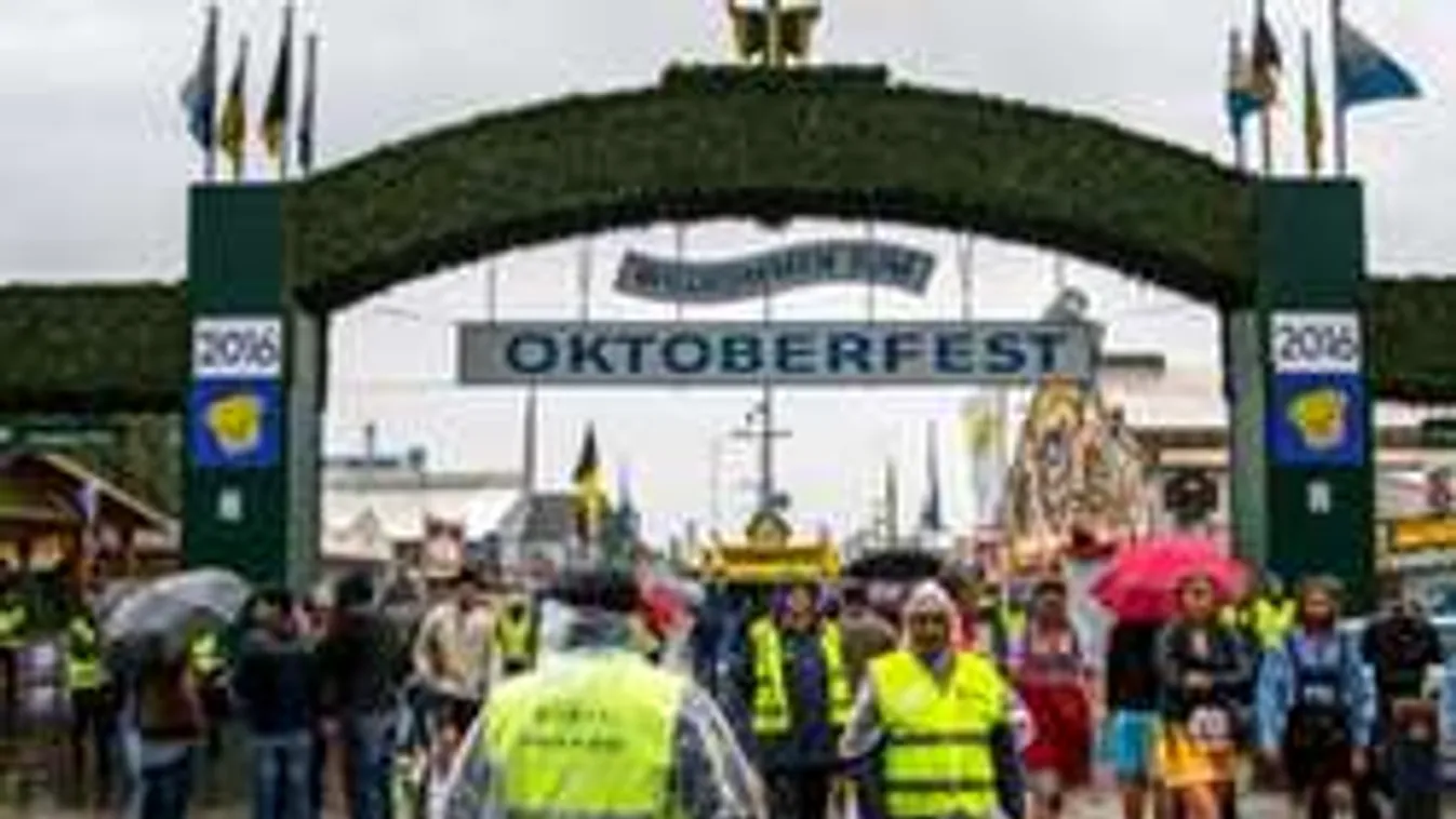 Letépte a migráns a ruhát a lányról