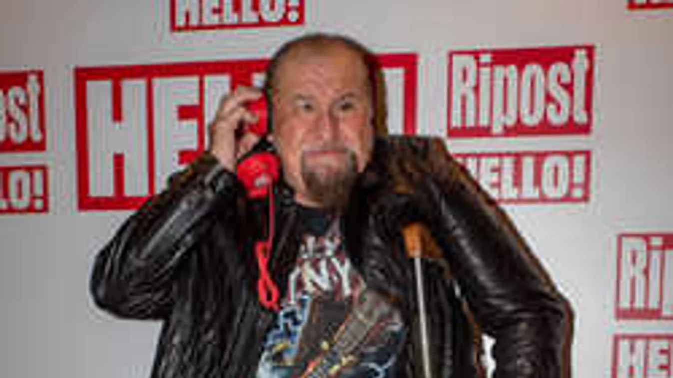 Szomorú hírt osztott meg a legendás énekes