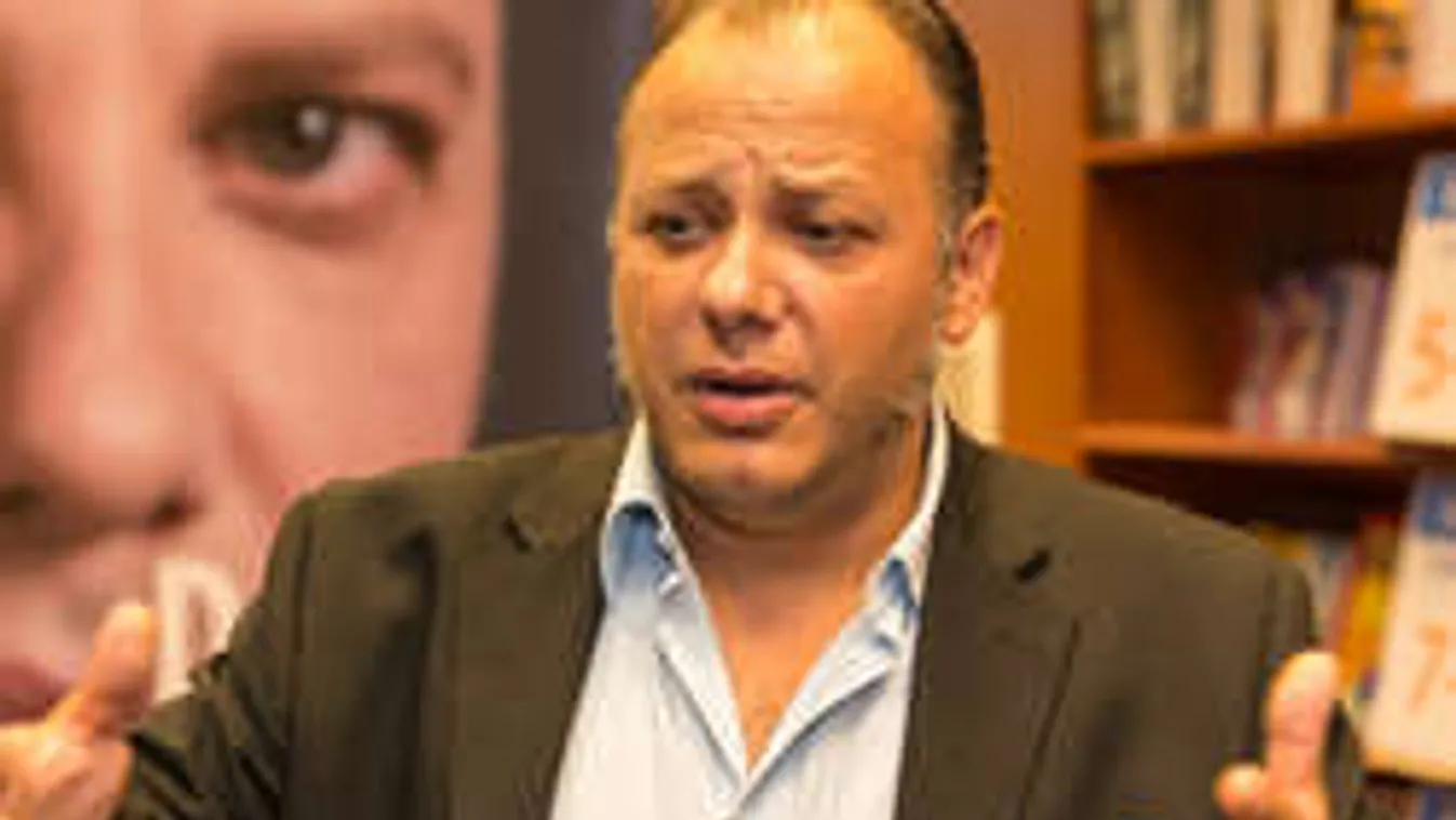 Damu maga ellen fordította rajongóit. Internetes ámokfutás!