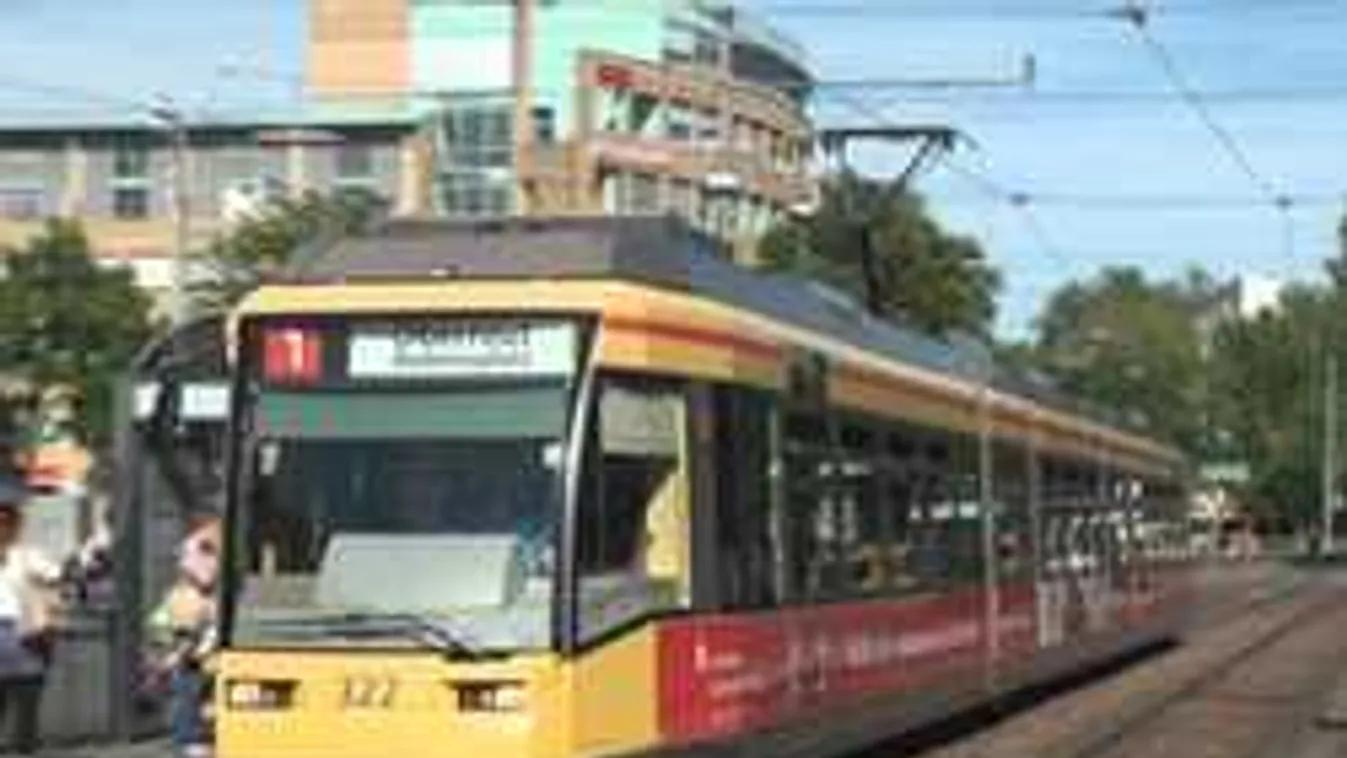 Nagyon durván elbánt a jegyellenőrrel a villamoson bliccelő migráns