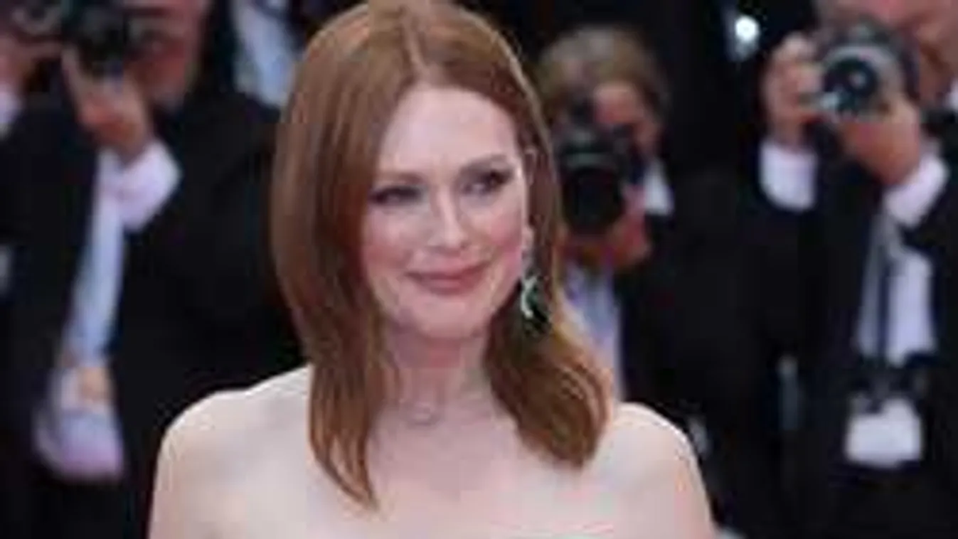 Közel a hatvanhoz vetkőzött pucérra a hollywoodi díva