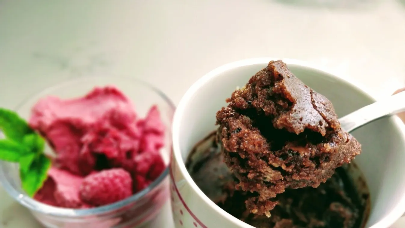 5 perc alatt kész a mikróban ez a csokis álomsüti, ilyen finomat még nem ettél