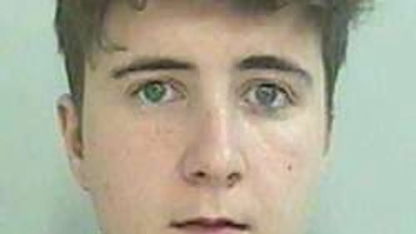 Műpénisszel verte át a lányokat a 23 éves nő, hogy szexelhessen velük!