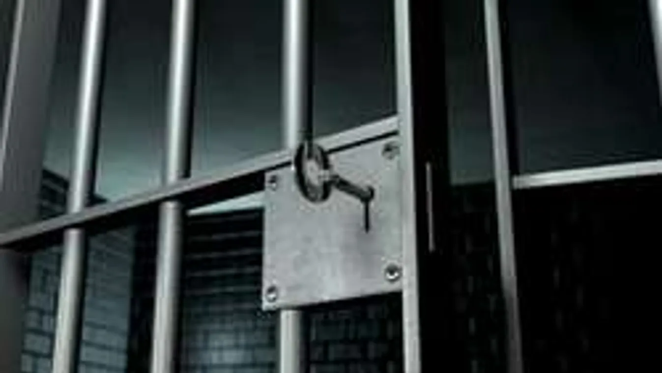 Óriási balhé: Meztelenül zárták börtönbe a háromgyermekes anyát!