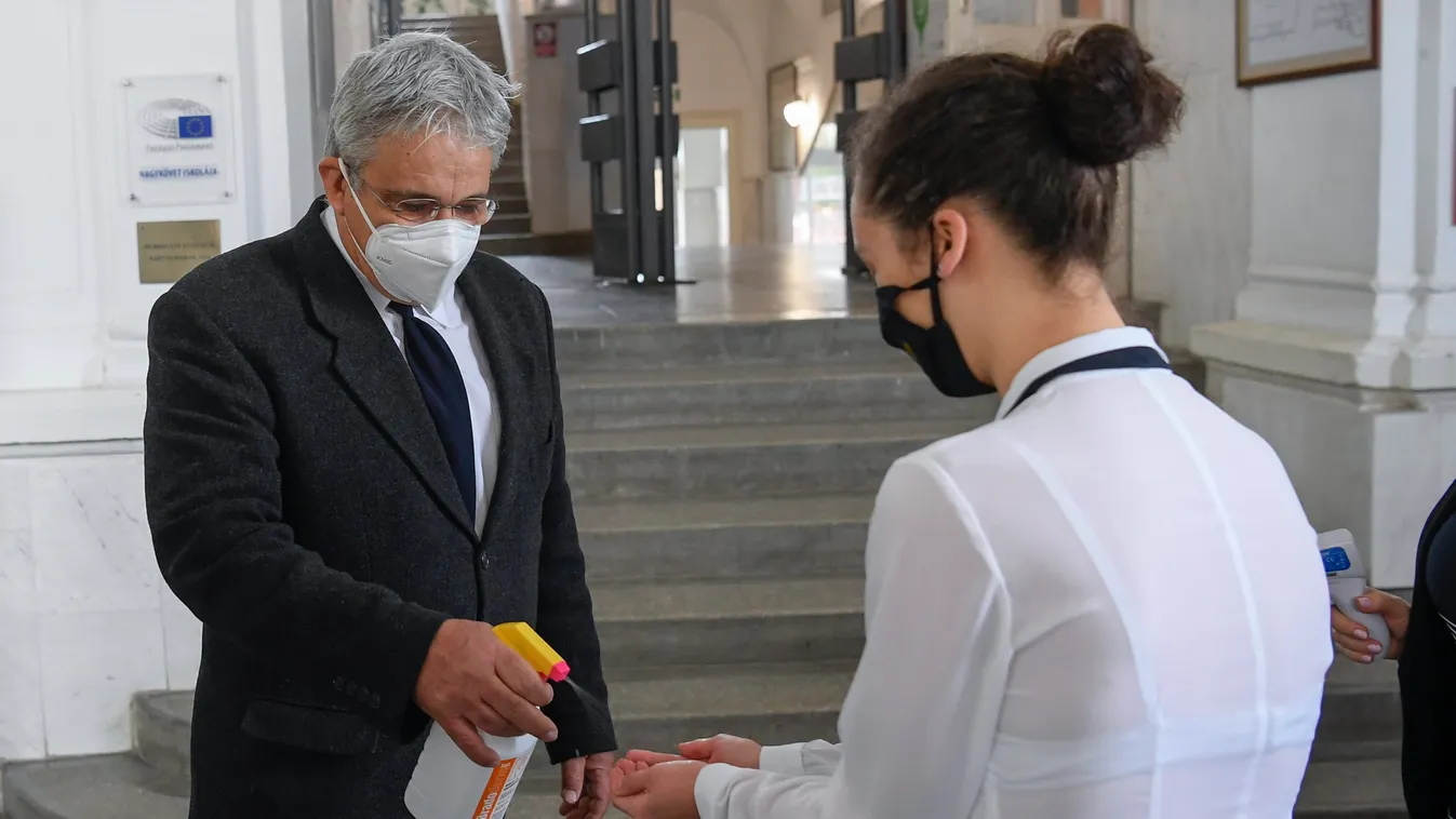 Döntöttek a ballagásról és a pótérettségiről