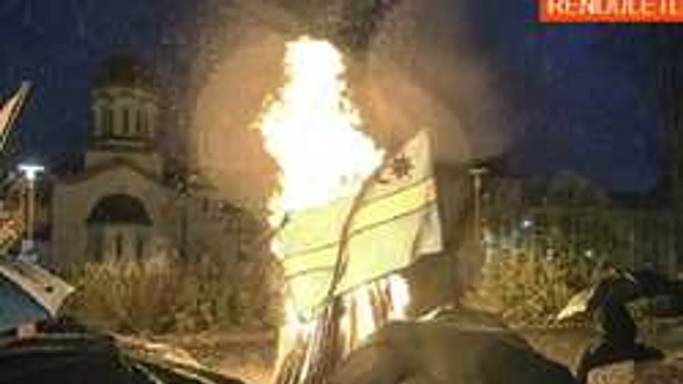 Esőben, szélben, az autonómiáért tüntettek a székelyek. Katalán zászló is volt...