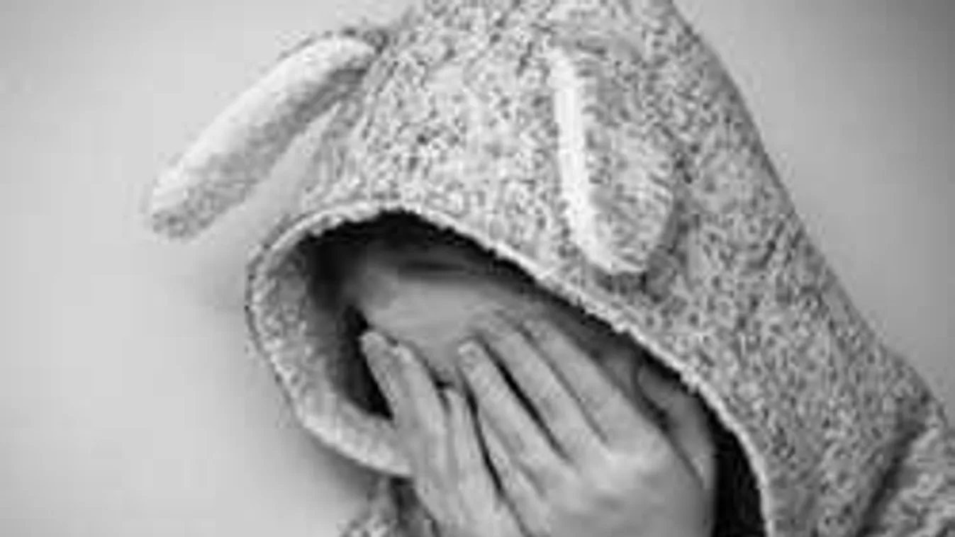 Megbíztak benne, a kislányok bugyijába nyúlt egy Pest megyei perverz