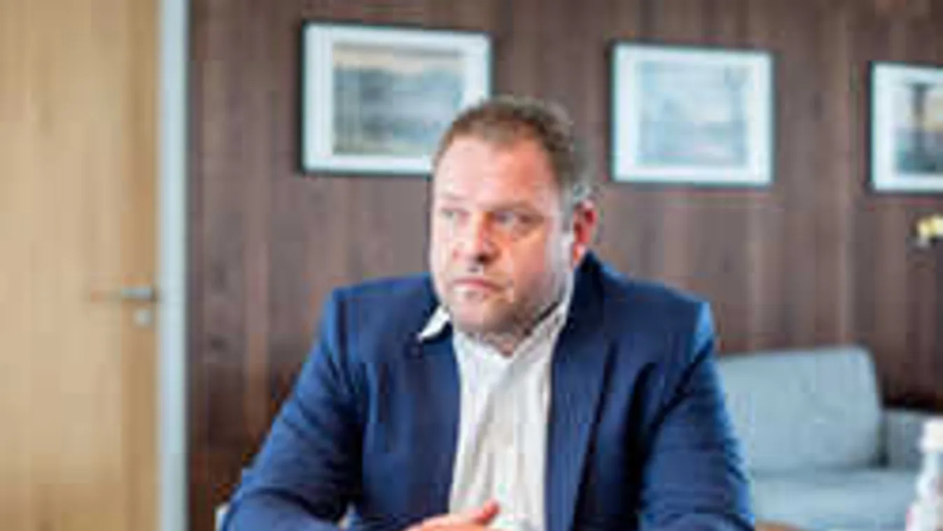 A DK vádja hamis, nem figyeltetik a turistákat