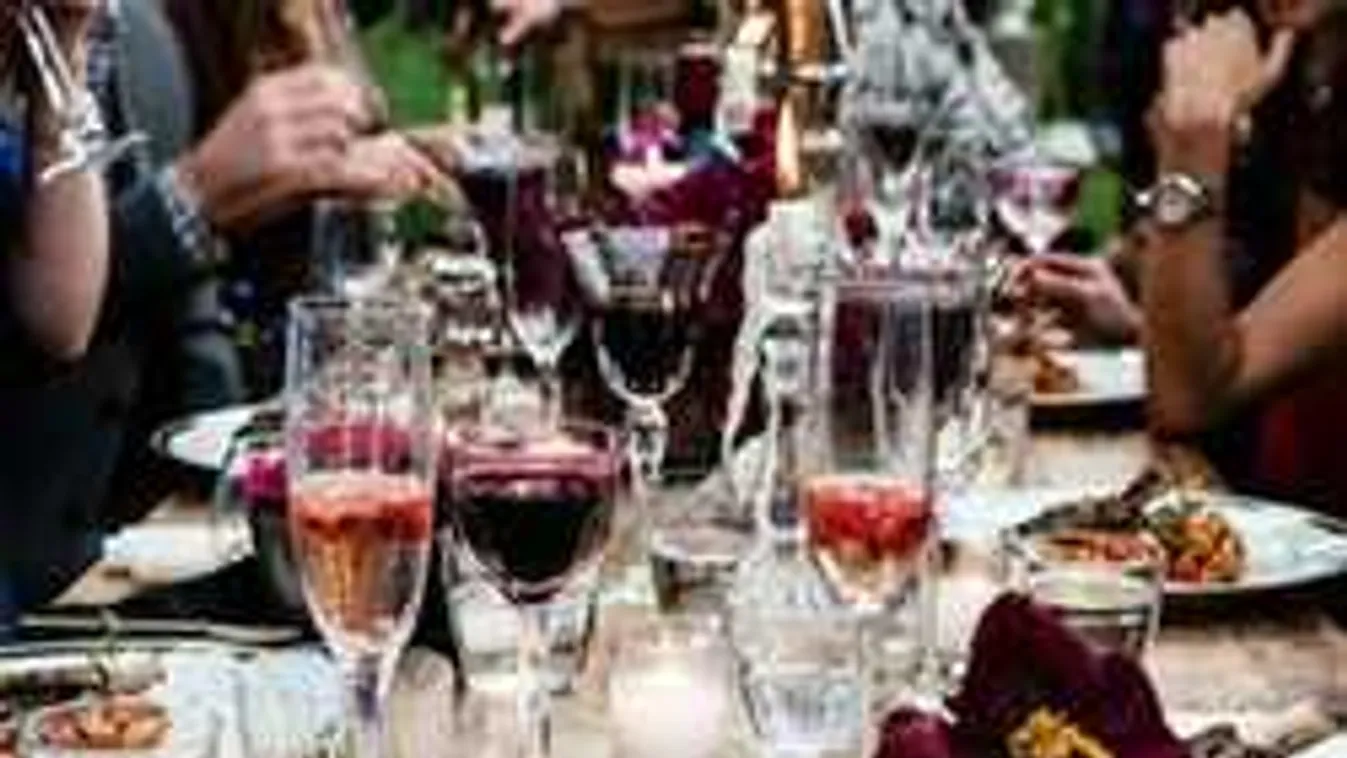 Így teszik tönkre a rokonaid és a barátaid a diétádat, ne hagyd!