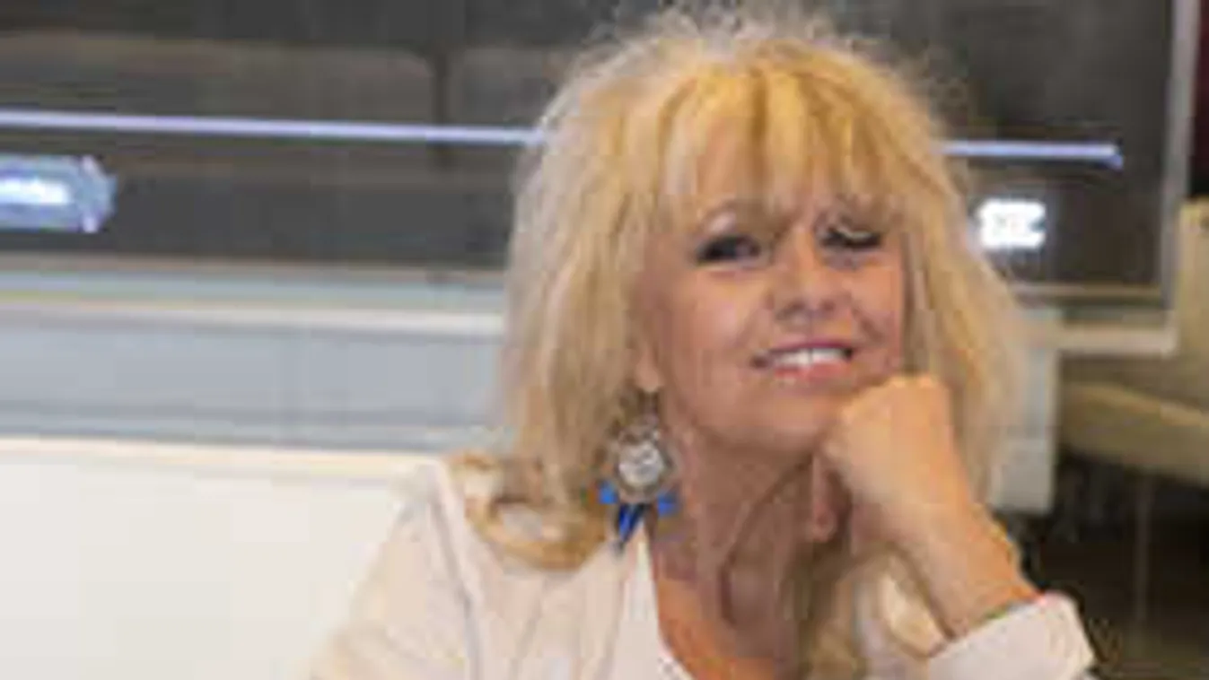 Ez rettenetes, felakasztotta magát egy ember Csepregi Éva házában